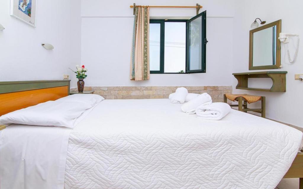 Dionysos Apartments & Studios Сталида Экстерьер фото